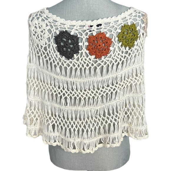 Bohemian Crocheted Cropped Poncho Size One Size Fits All - Picture 3 of 4